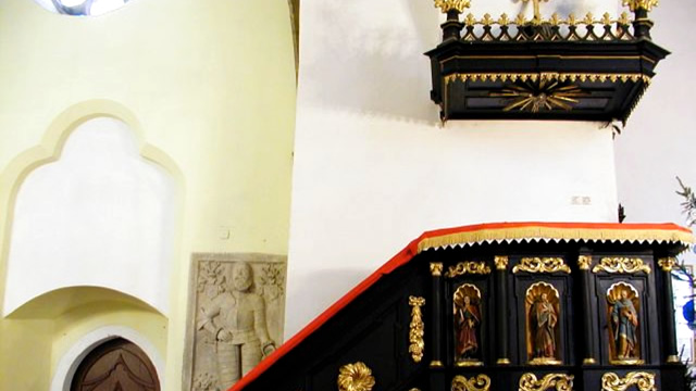 ポーランドのカトリック文化を一層理解して観光するための知識４選・階段を持つ説教壇