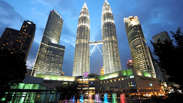 マレーシア・クアラルンプールを満喫！ＫＬＣＣ地区、ペトロナスツインタワー周辺のお役立ち情報５選・ペトロナスツインタワーに上る