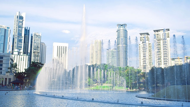 マレーシア・クアラルンプールを満喫！ＫＬＣＣ地区、ペトロナスツインタワー周辺のお役立ち情報５選・ＫＬＣＣ公園は都会のオアシス