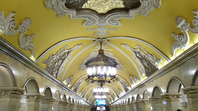 まるで地下宮殿！豪華絢爛な世界遺産モスクワの地下鉄情報４選・コムソモール駅