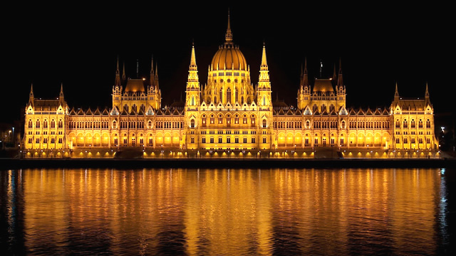 【決定版】中欧ハンガリーの首都ブダペストの夜景スポット７選・国会議事堂｜The Diet Building