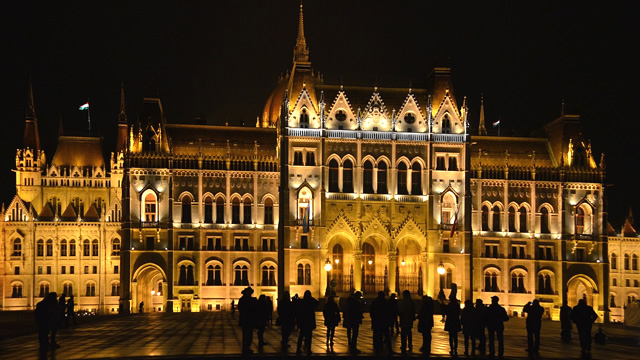 【決定版】中欧ハンガリーの首都ブダペストの夜景スポット７選・オペラハウス｜Opera House