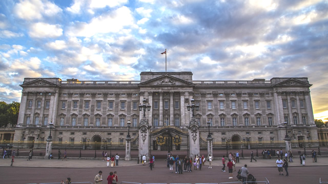 贅沢の極み！ヨーロッパ大都市に現存する豪華絢爛な宮殿５選・バッキンガム宮殿（ロンドン）