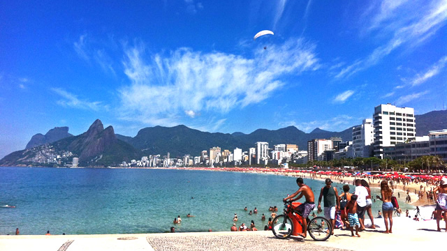 ブラジル・リオデジャネイロから日帰り旅行ならココ！お勧め観光スポット５選・イパネマビーチ