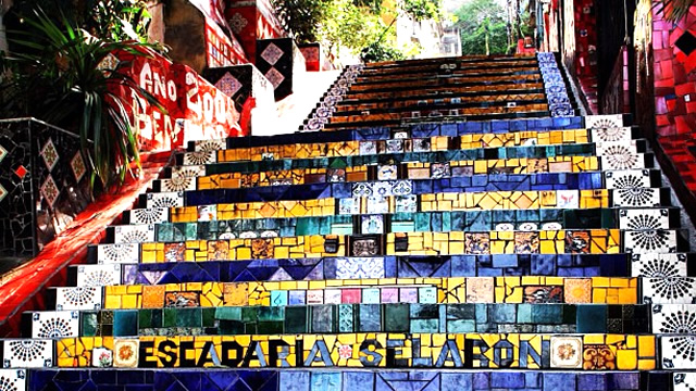 ブラジル・リオデジャネイロから日帰り旅行ならココ！お勧め観光スポット５選・セラロンの階段