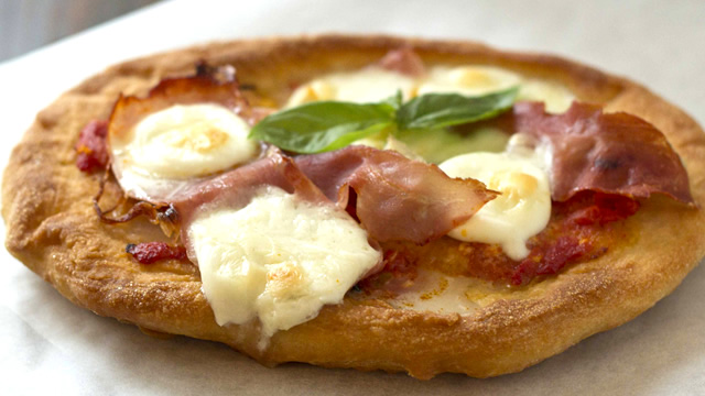 ナポリに行くなら絶対食べて欲しい！本当に美味しいピッツェリア５選・ピッツァフリッタ（揚げピッツァ）