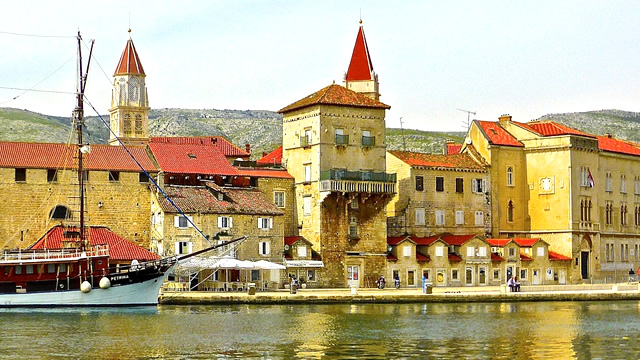 美しいアドリア海＆世界遺産！クロアチア共和国の魅惑の都市・名所７選・古都トロギール