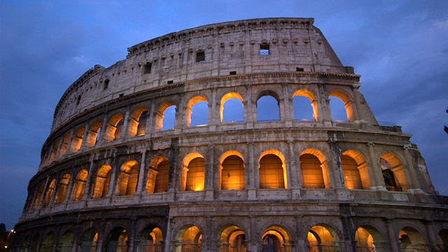 ライトアップが美しい！永遠の都ローマの休日１０選（夜編）・コロッセオ