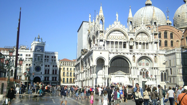水の都べネツィア！華麗な中世の仮面カーニバル等おすすめ情報５選・サンマルコ広場