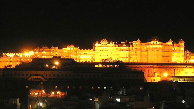 「マハラジャの世界」インドの豪華な宮殿＆お勧めホテル６選・マイソール宮殿の夜景