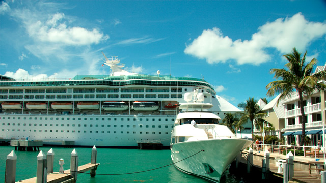 「カリブの碧い海」人気リゾート地マイアミの見所３選・カリブ海クルーズ