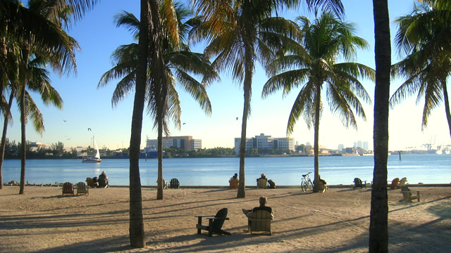 「カリブの碧い海」人気リゾート地マイアミの見所３選