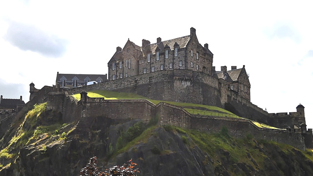 スリル満点！「怖い伝説」をテーマに巡るヨーロッパの旅７選・エジンバラ城（スコットランド）